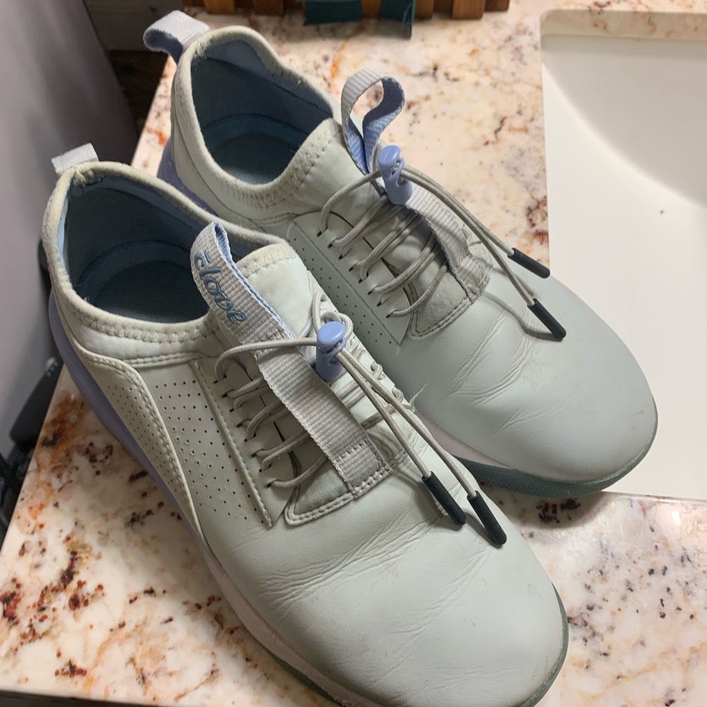 Clove nursing shoes